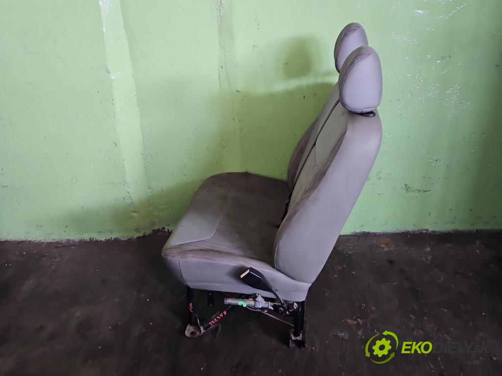 Nissan Primastar 2001-2014 2.0 dci 90 hp manual 66 kW 1995 cm3 5- Sedadlo pravý  (Sedadlo)