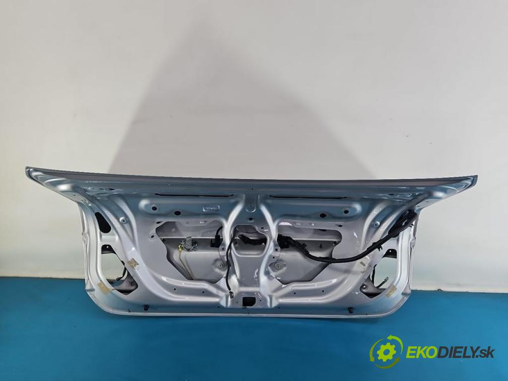 Toyota Corolla E15 2007-2014 1.6 vvti 132  HP manual 97 kW 1598 cm3 4- zadna kufor  (Kapota zadná (kufor))