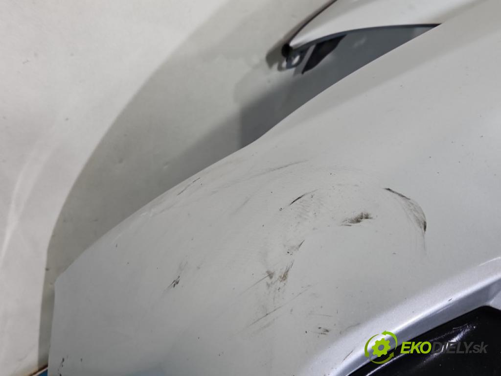 Toyota Corolla E15 2007-2014 1.6 vvti 132  HP manual 97 kW 1598 cm3 4- nárazník predné  (Kľučka dverí ostatné)