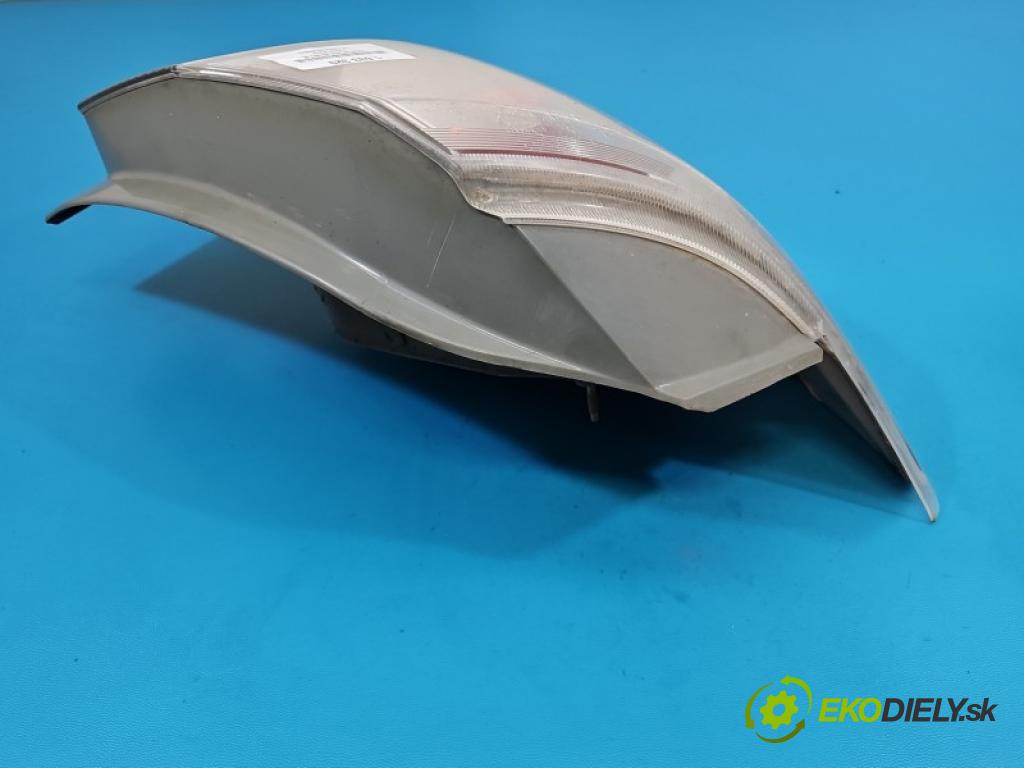 Toyota Matrix 1.8 vvti 125 HP manual 92 kW 1794 cm3 5- svetlo / reflektor zadné ľavé blatník