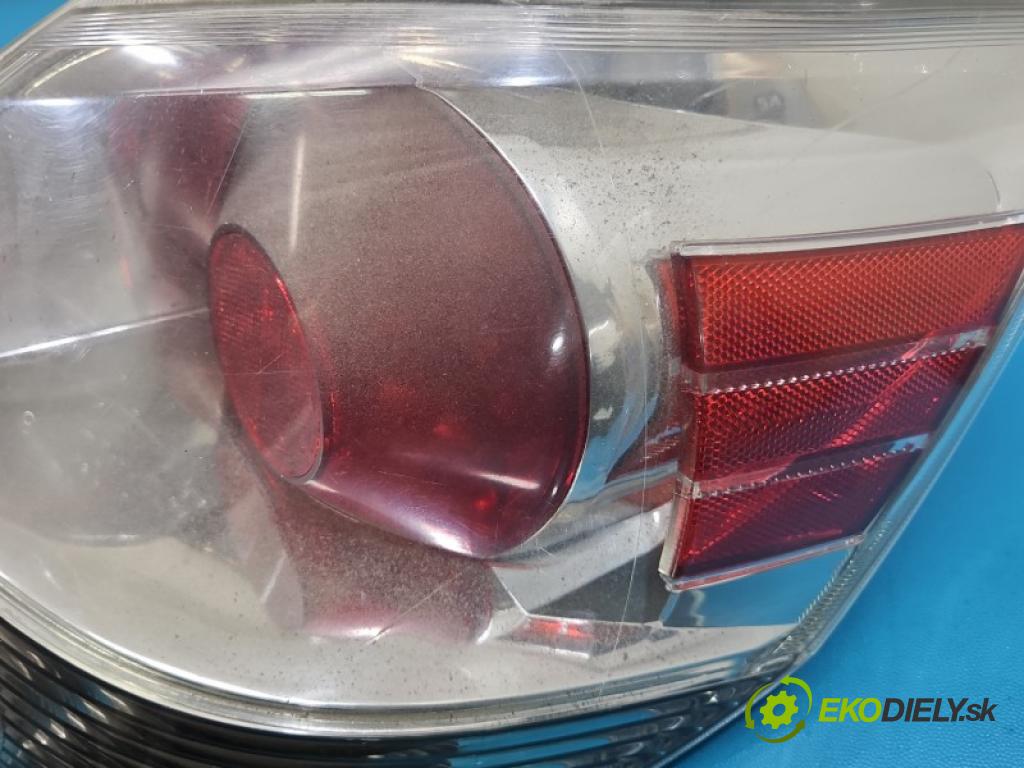 Toyota Matrix 1.8 vvti 125 HP manual 92 kW 1794 cm3 5- svetlo / reflektor zadné pravé blatník