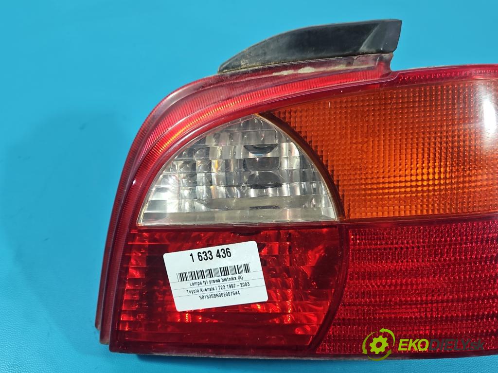 Toyota Avensis I T22 1997-2003 2.0 16V 128 HP manual 94 kW 1998 cm3 4- svetlo / reflektor zadné pravé blatník