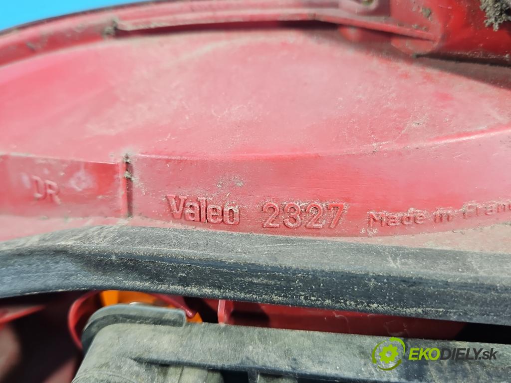 Toyota Avensis I T22 1997-2003 2.0 16V 128 HP manual 94 kW 1998 cm3 4- svetlo / reflektor zadné pravé blatník