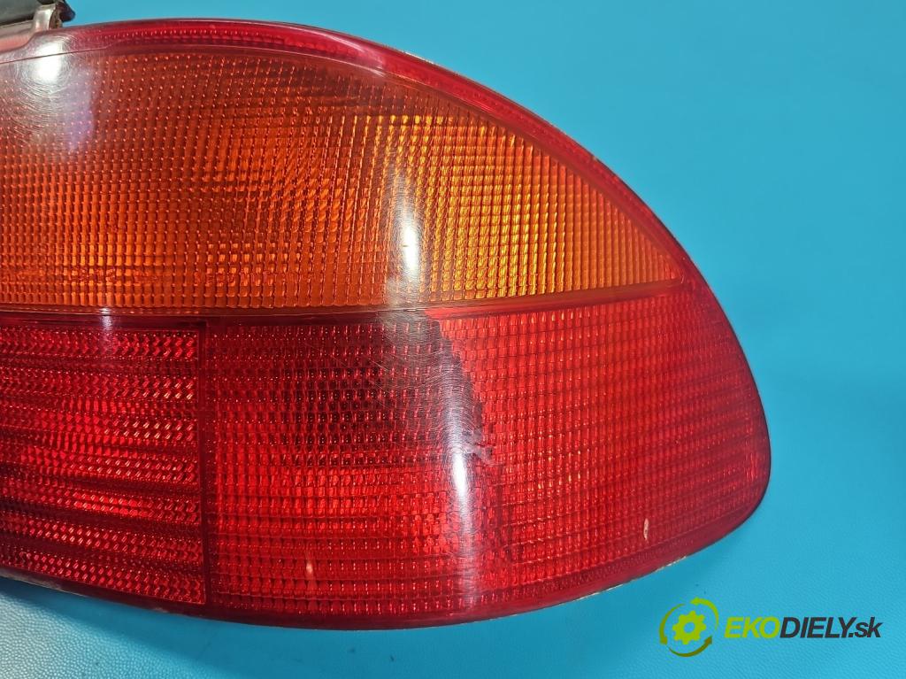 Toyota Avensis I T22 1997-2003 2.0 16V 128 HP manual 94 kW 1998 cm3 4- svetlo / reflektor zadné pravé blatník