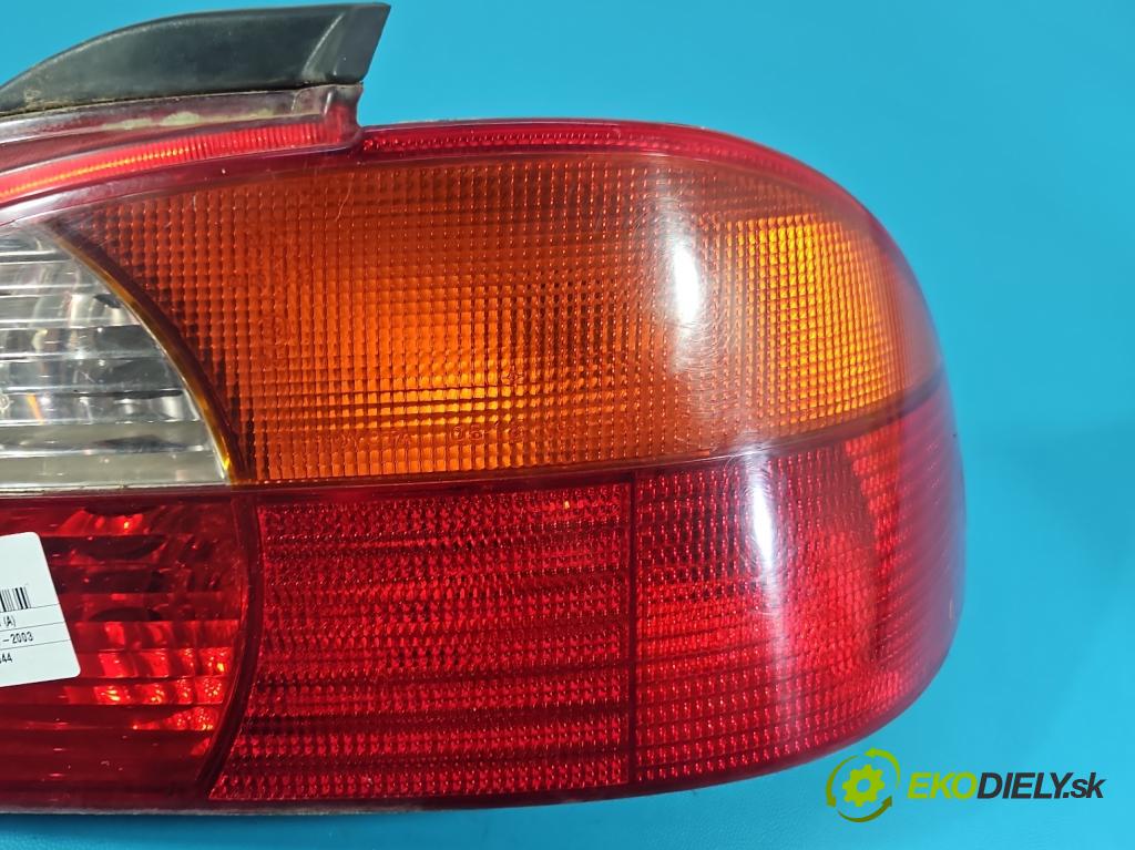 Toyota Avensis I T22 1997-2003 2.0 16V 128 HP manual 94 kW 1998 cm3 4- svetlo / reflektor zadné pravé blatník