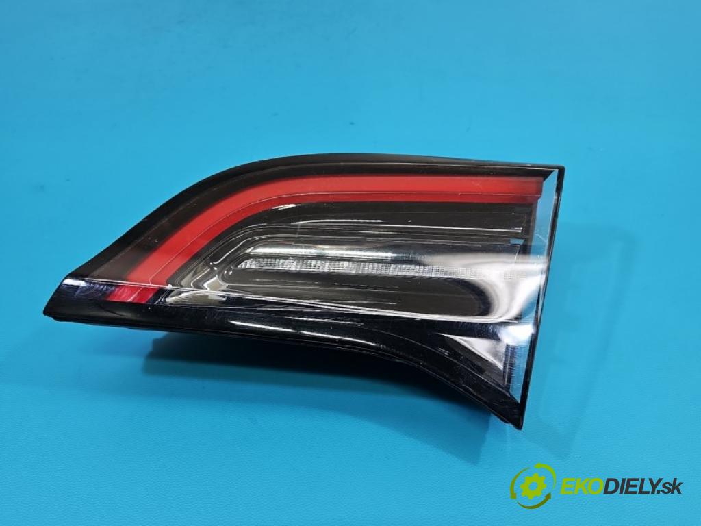 Tesla Model Y 0.0 automatic 378 kW 5- svetlo / reflektor zadné pravé kufrové dvere 1502089-00-B