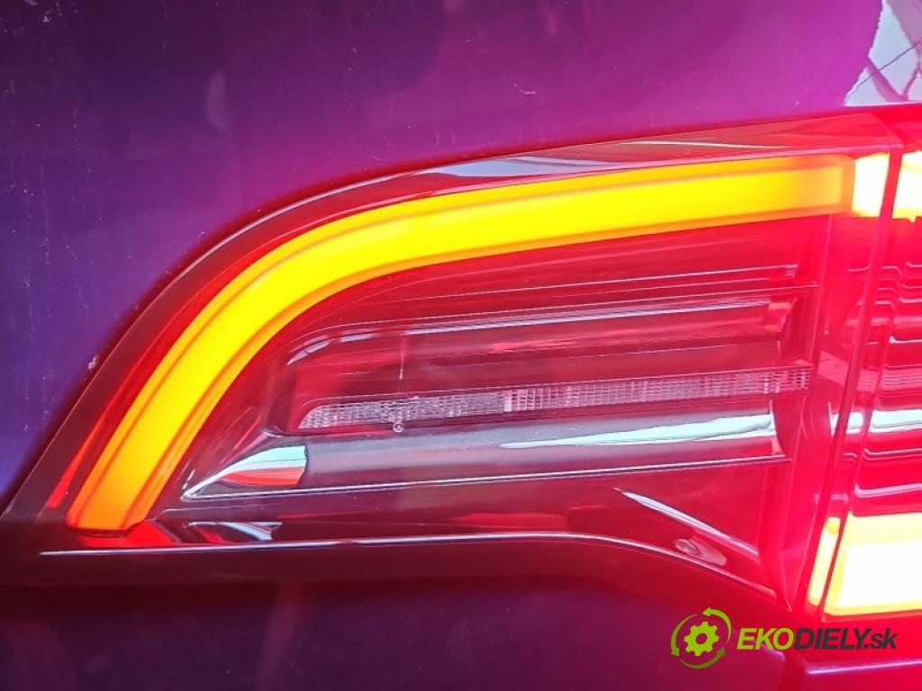 Tesla Model Y 0.0 automatic 378 kW  5- svetlo / reflektor zadné pravé kufrové dvere 1502089-00-B