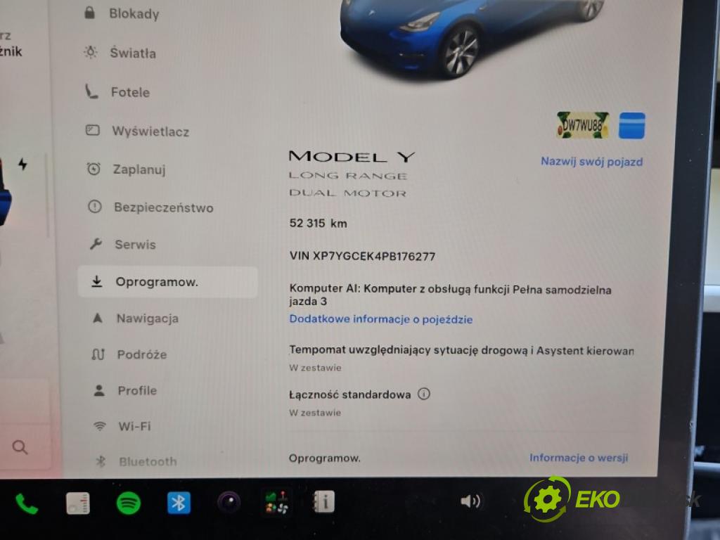 Tesla Model Y 0.0 automatic 378 kW  5- displej 1089543-02-J (Přístrojová deska)