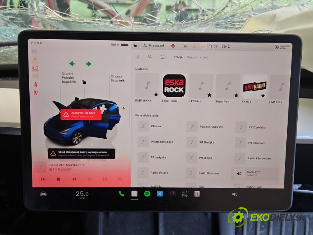 Tesla Model Y 0.0 automatic 378 kW  5- displej 1089543-02-J (Přístrojová deska)