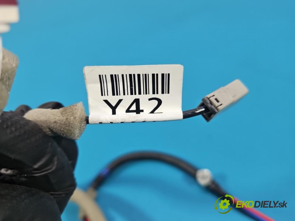 Hyundai Elantra VII 2020- 1.6 16V manual 90.2 kW 1598 cm3 4- Balíček: 96220-AA420
