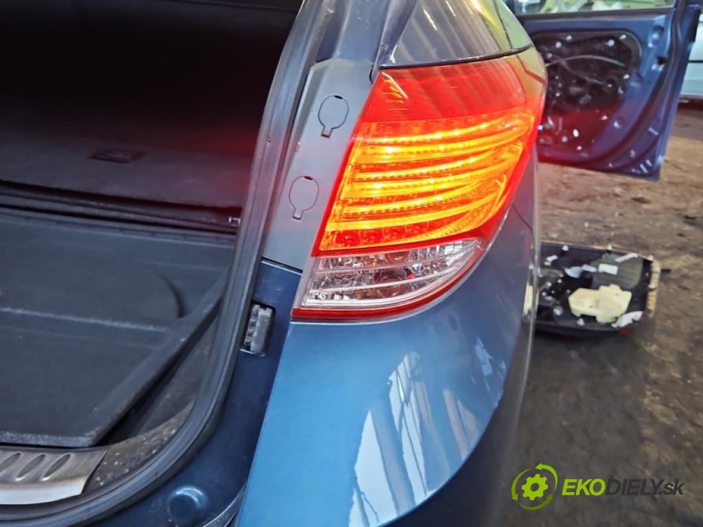 Hyundai I40 1.7 crdi 136hp manual 100 kW 1685 cm3 5- světlo zadní pravé blatník: 92402-3Z000