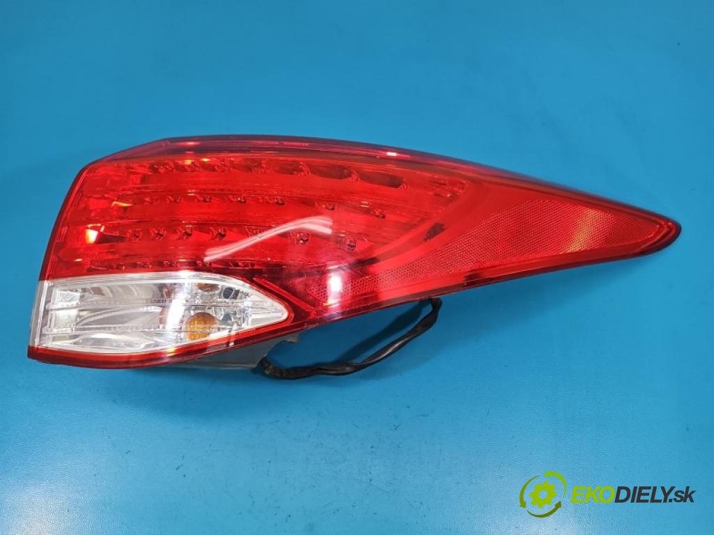 Hyundai I40 1.7 crdi 136hp manual 100 kW 1685 cm3 5- světlo zadní pravé blatník: 92402-3Z000