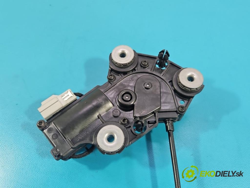 Volvo XC40 2017- 2.0 T B3 163 HP automatic 120 kW 1969 cm3 5- zámok kufrové dvere zadné