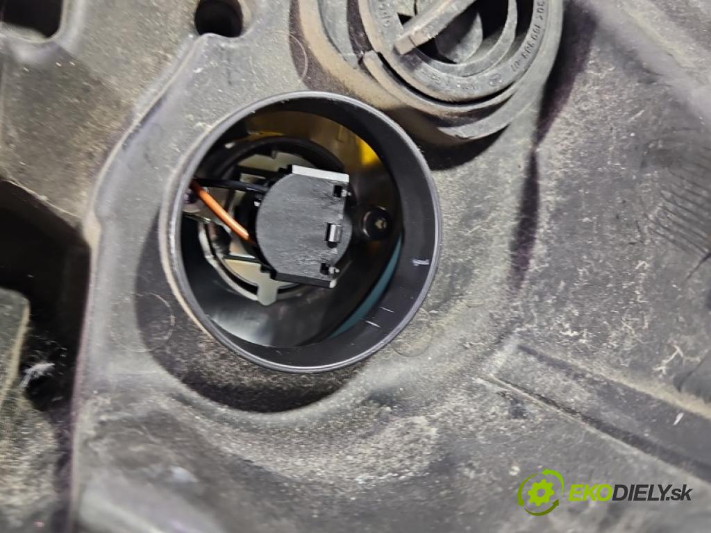 Ford Kuga Mk1 2008-2013 2.0 TDCI 136 HP manual 100 kW 1997 cm3 5- Reflektor: ľavý 8V41-13W030-AE (Kľučka dverí ostatné)