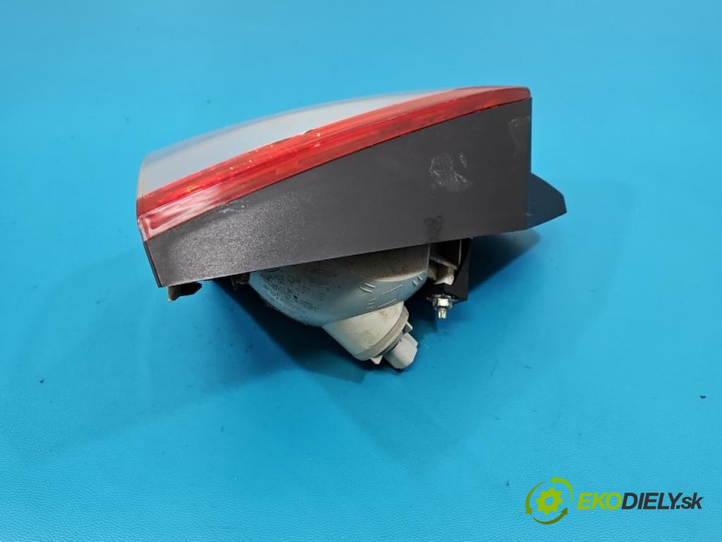 Ford Kuga Mk1 2008-2013 2.0 TDCI 136 HP manual 100 kW 1997 cm3 5- svetlo / reflektor zadné pravé kufrové dvere 8V41-13A602-AD