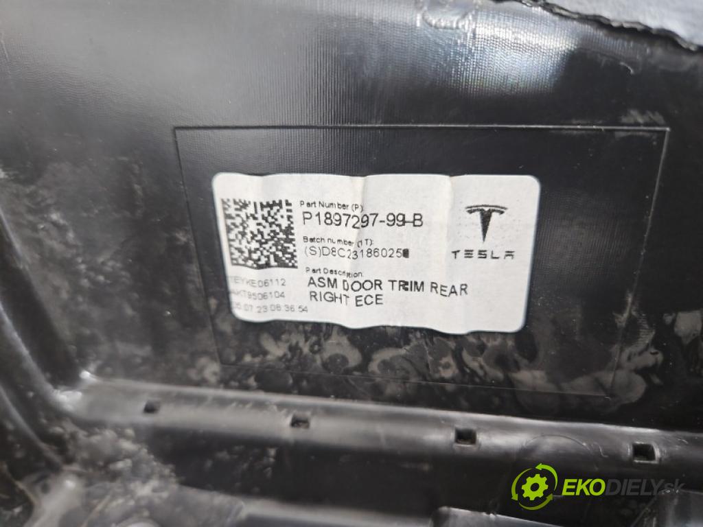 Tesla Model Y 0.0 automatic 378 kW 5- Čalounictví: dvere zadné pravé