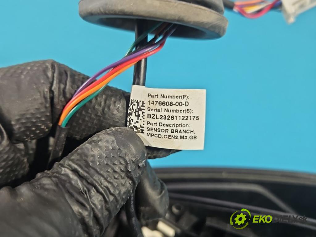 Tesla Model Y 0.0 automatic 378 kW  5- Klapka nalévání paliva 1505514-00-D (Klika dveří ostatní)