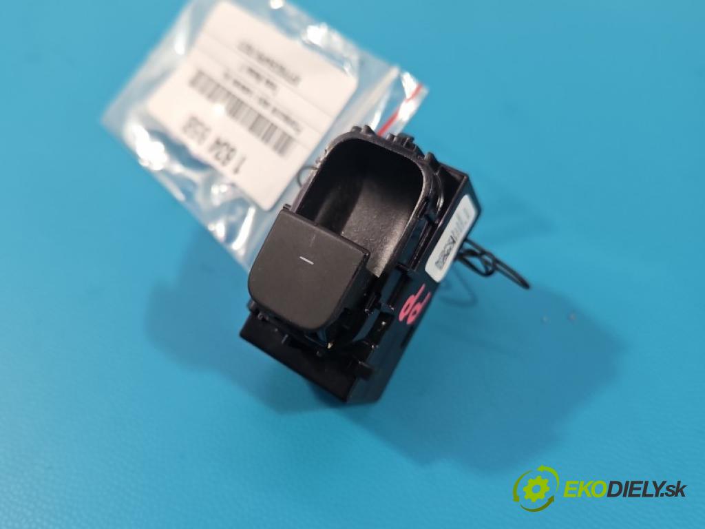 Tesla Model Y 0.0 automatic 378 kW  5- Přepínač oken zpětných zrcátek 1081038-02