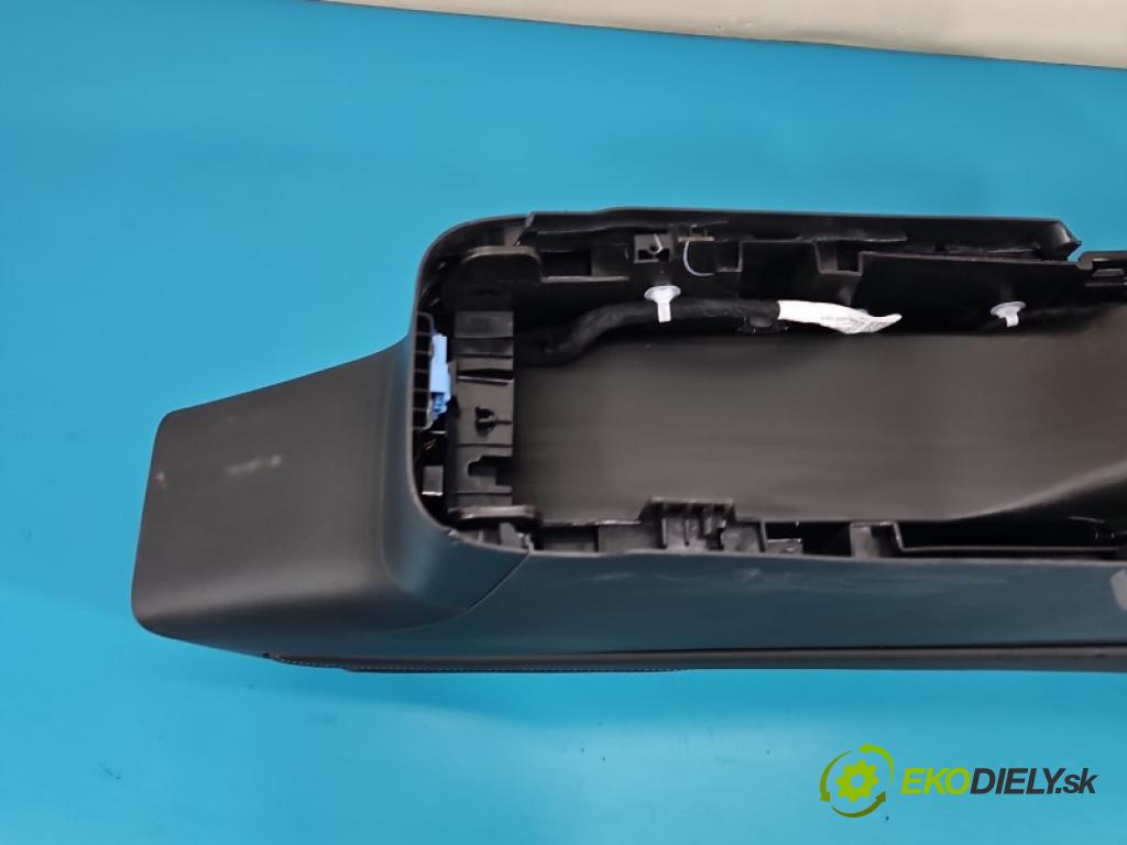 Tesla Model Y 0.0 automatic 378 kW  5- loketní opěrka P1108494 (Loketní opěrka)