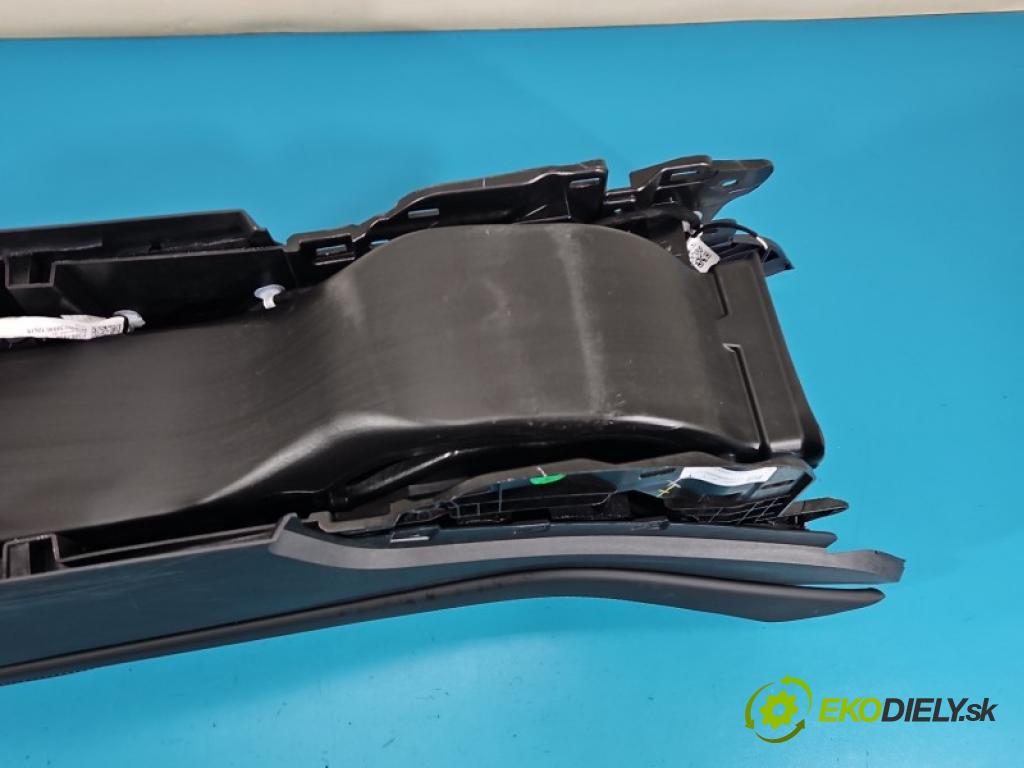 Tesla Model Y 0.0 automatic 378 kW  5- loketní opěrka P1108494 (Loketní opěrka)