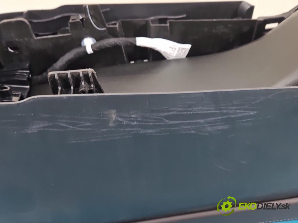 Tesla Model Y 0.0 automatic 378 kW  5- loketní opěrka P1108494 (Loketní opěrka)