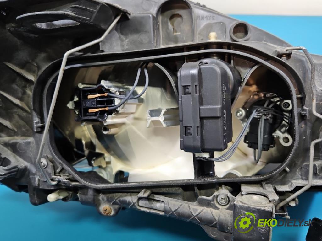 Volvo XC60 I 2008-2017 3.2 R6 automatic 179 kW 3192 cm3 5- Reflektor: ľavý 30763143 (Kľučka dverí ostatné)