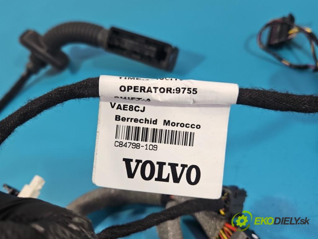 Volvo XC40 2017- 2.0 T B3 163 hp automatic 120 kW 1969 cm3 5- Balíček: dveře přední vlevo C84798-109