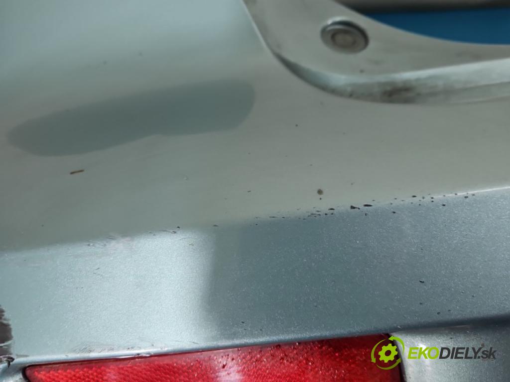 Mazda 3 I BK 2003-2009 1.3 16V 84KM manual 62 kW 1349 cm3 5- nárazník zadní  (Klika dveří ostatní)