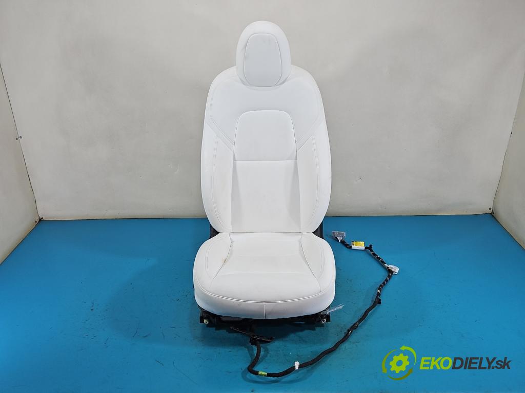Tesla Model Y 0.0 automatic 378 kW  5- Sedačka pravý  (Sedadlo)