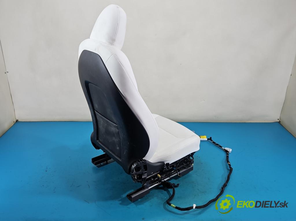 Tesla Model Y 0.0 automatic 378 kW 5- Sedačka pravý (Sedadlo)