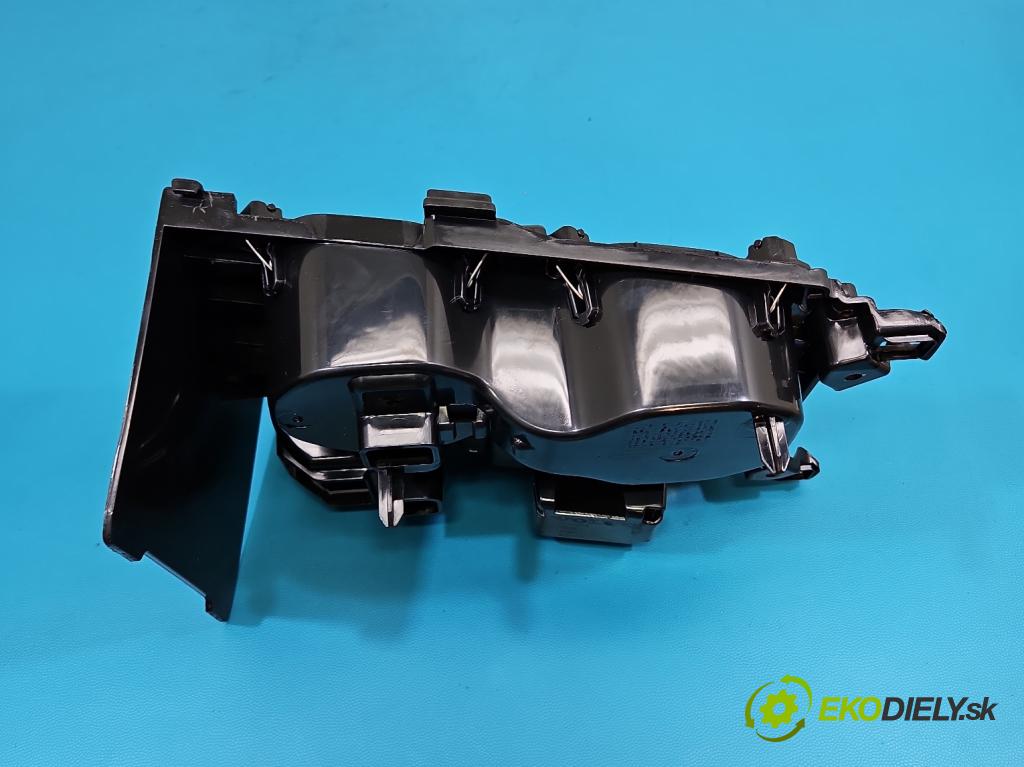 Volvo XC40 2017- 2.0 T B3 163 HP automatic 120 kW 1969 cm3 5- Rukojeť: na nápoje: 31469006 (Držiak (úchyt) na nápoje)