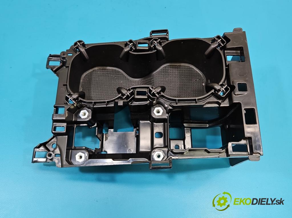 Volvo XC40 2017- 2.0 T B3 163 HP automatic 120 kW 1969 cm3 5- Rukojeť: na nápoje: 31469006 (Držiak (úchyt) na nápoje)