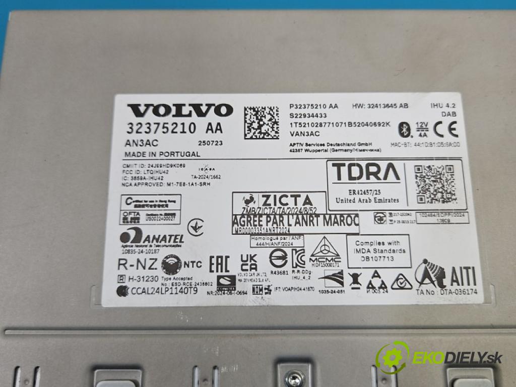 Volvo XC40 2017- 2.0 T B3 163 hp automatic 120 kW 1969 cm3 5- Radio továrna: 32375210