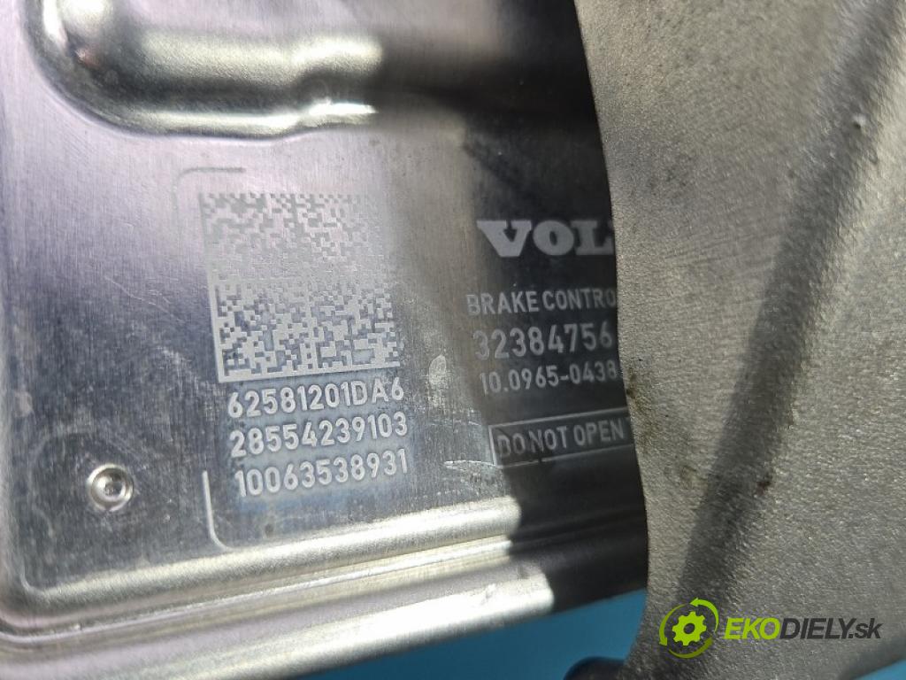 Volvo XC40 2017- 2.0 T B3 163 HP automatic 120 kW 1969 cm3 5- servo brzdové 32384760