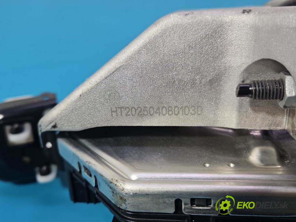 Volvo XC40 2017- 2.0 T B3 163 HP automatic 120 kW 1969 cm3 5- servo brzdové 32384760