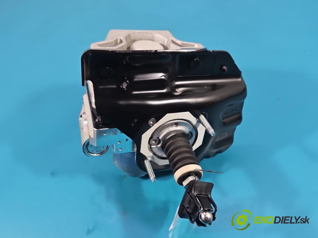 Volvo XC40 2017- 2.0 T B3 163 HP automatic 120 kW 1969 cm3 5- servo brzdové 32384760