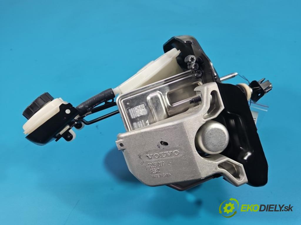 Volvo XC40 2017- 2.0 T B3 163 HP automatic 120 kW 1969 cm3 5- servo brzdové 32384760