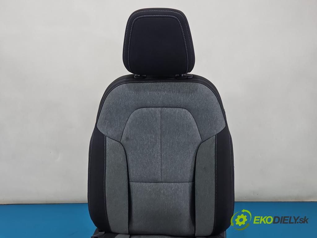 Volvo XC40 2017- 2.0 T B3 163 HP automatic 120 kW 1969 cm3 5- Sedačka pravý (Sedadlo)