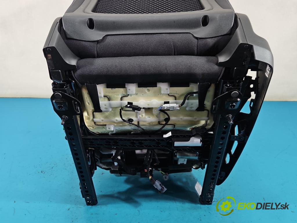 Volvo XC40 2017- 2.0 T B3 163 HP automatic 120 kW 1969 cm3 5- Sedačka pravý (Sedadlo)