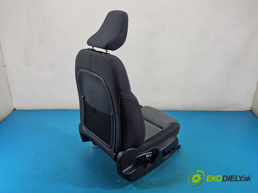 Volvo XC40 2017- 2.0 T B3 163 HP automatic 120 kW 1969 cm3 5- Sedačka pravý (Sedadlo)