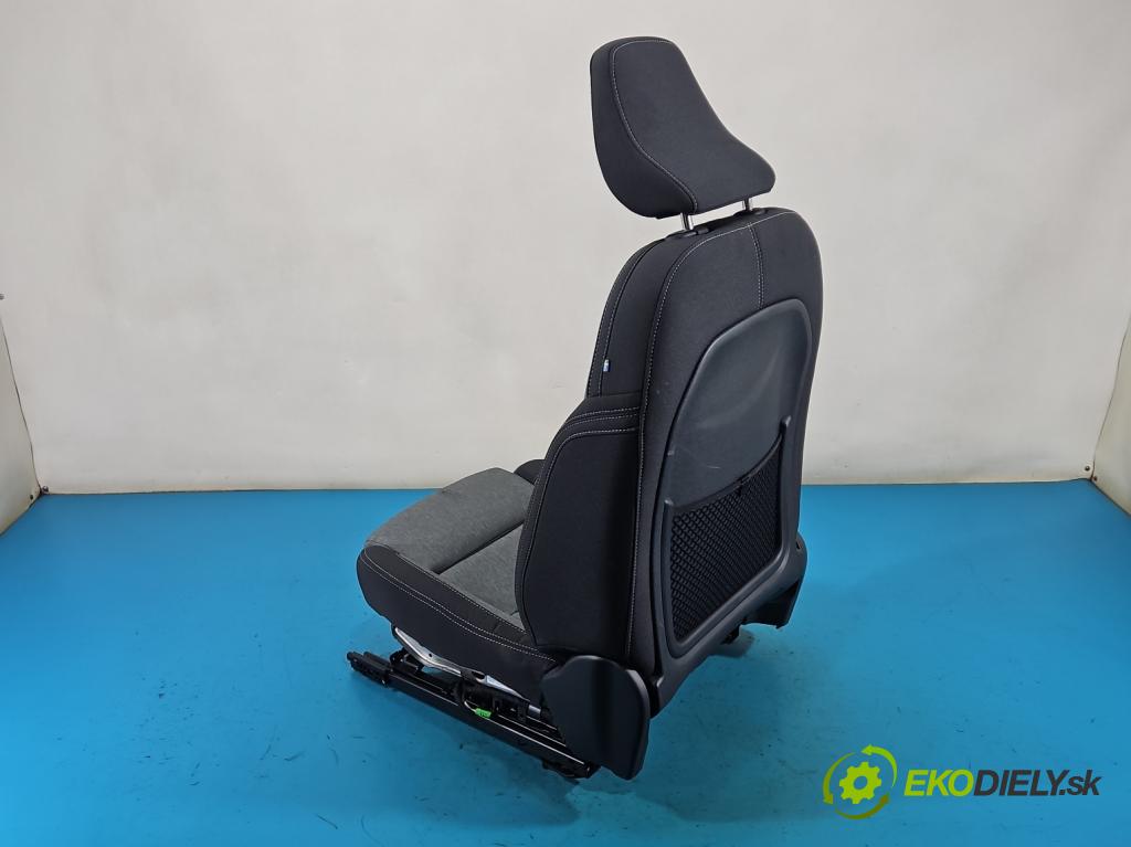 Volvo XC40 2017- 2.0 T B3 163 HP automatic 120 kW 1969 cm3 5- Sedačka pravý (Sedadlo)