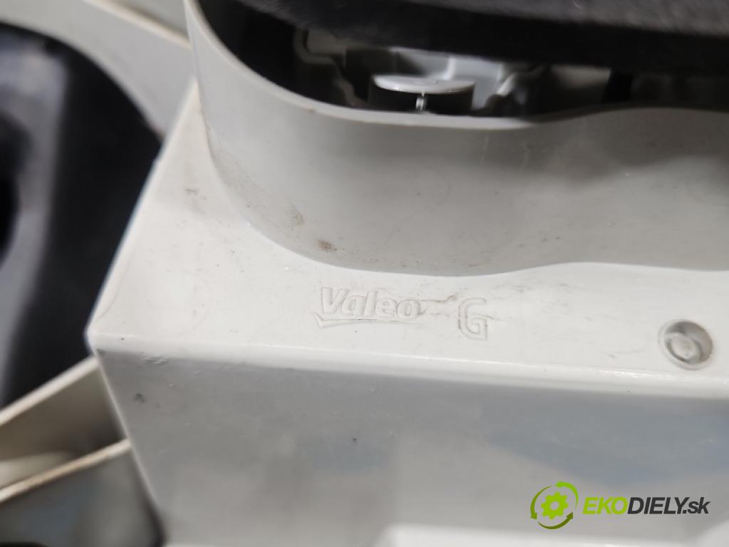 Peugeot 508 I 2010-2018 2.0 hdi 163 hp automatic 120 kW 1997 cm3 5- světlo zadní levé blatník: