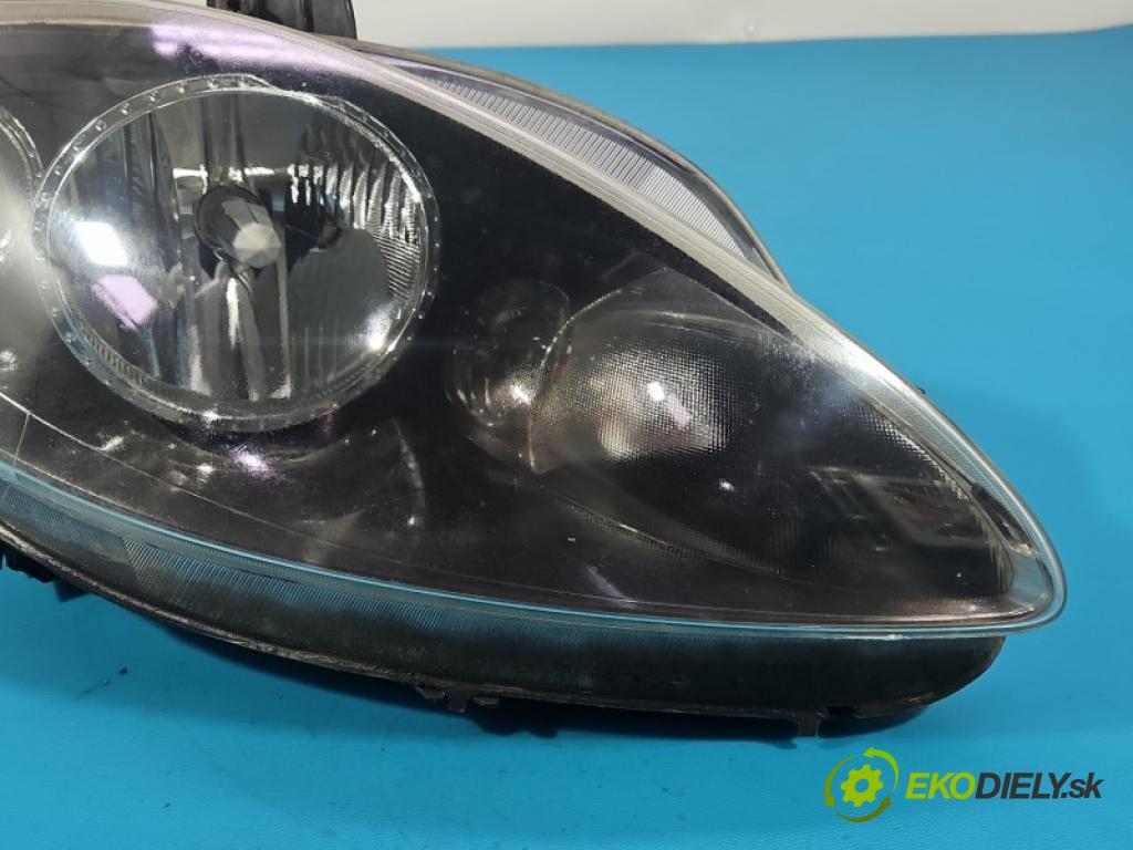 Seat Altea 1.6 8V 102 HP manual 75 kW 1595 cm3 5- Reflektor: pravý 5P1941006A (Svetlo predné pravé)