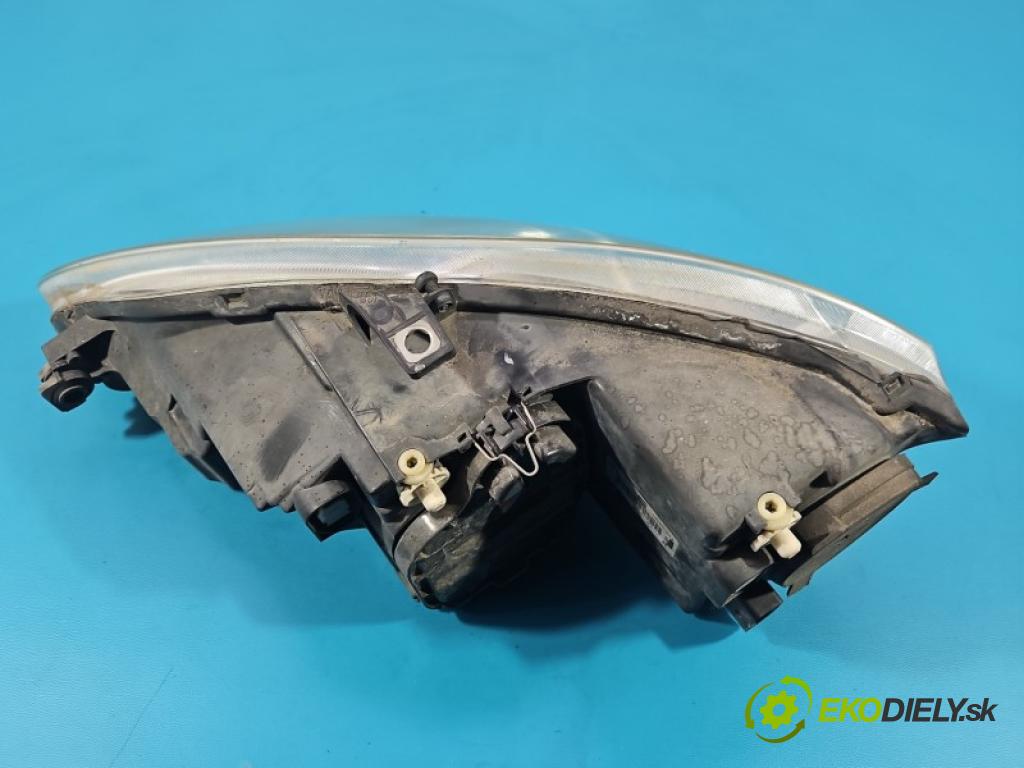 Seat Altea 1.6 8V 102 HP manual 75 kW 1595 cm3 5- Reflektor: pravý 5P1941006A (Svetlo predné pravé)