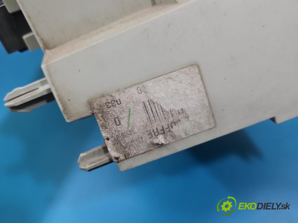 Peugeot 508 I 2010-2018 2.0 hdi 163 HP automatic 120 kW 1997 cm3 5- svetlo / reflektor zadné pravé kufrové dvere 9686780680