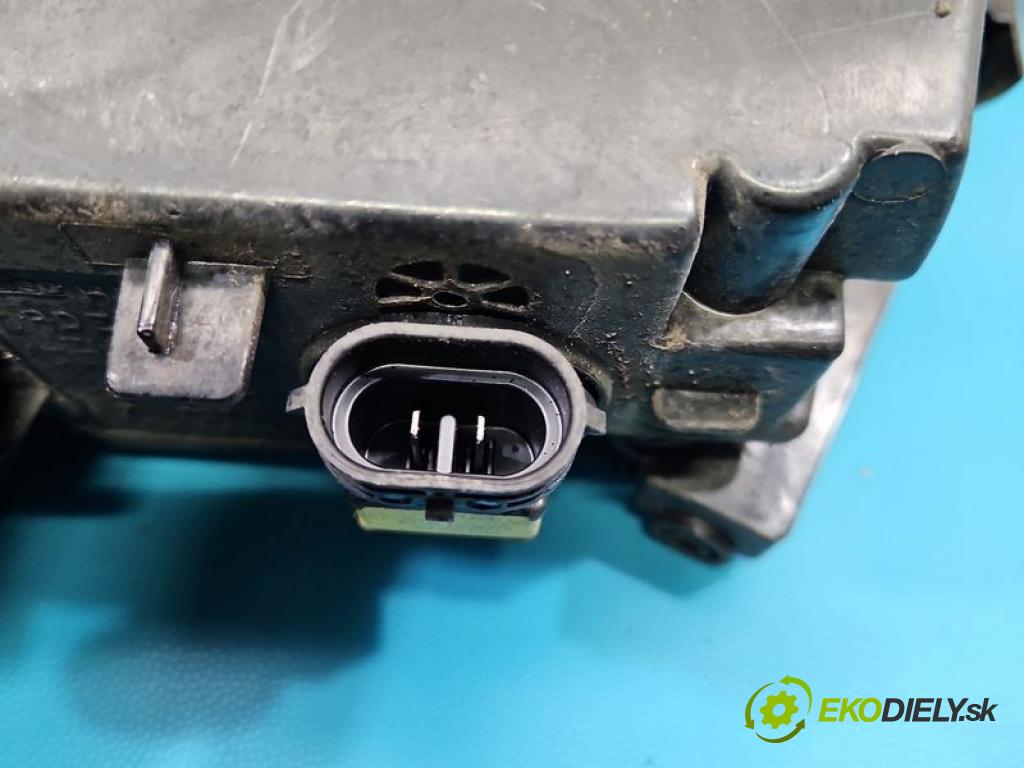 Skoda Fabia III 2014-2021 1.0 TSI 95 hp manual 70 kW 999 cm3 5- Halogen pravý 6V0941700A (Klika dveří ostatní)