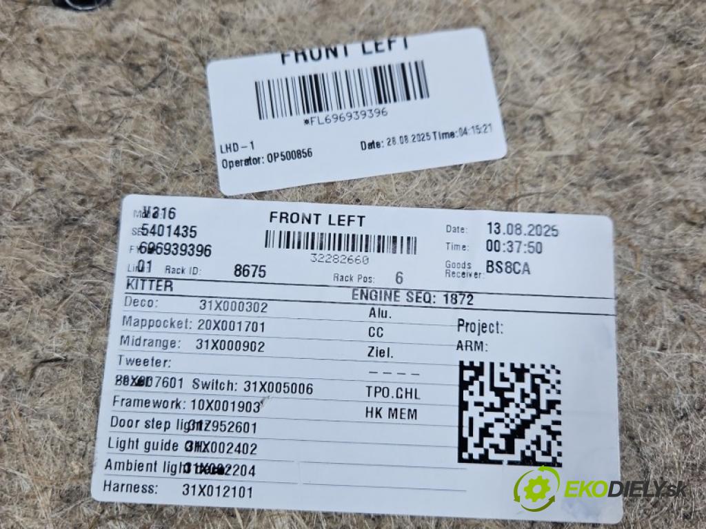 Volvo XC40 2017- 2.0 T B3 163 HP automatic 120 kW 1969 cm3 5- Čalounictví: dvere predné ľavé 32282660