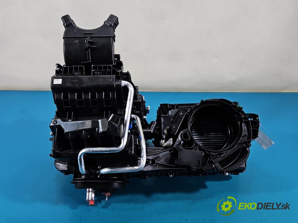 Volvo XC40 2017- 2.0 T B3 163 HP automatic 120 kW 1969 cm3 5- radiator 32296405 (Radiátor kúrenia)