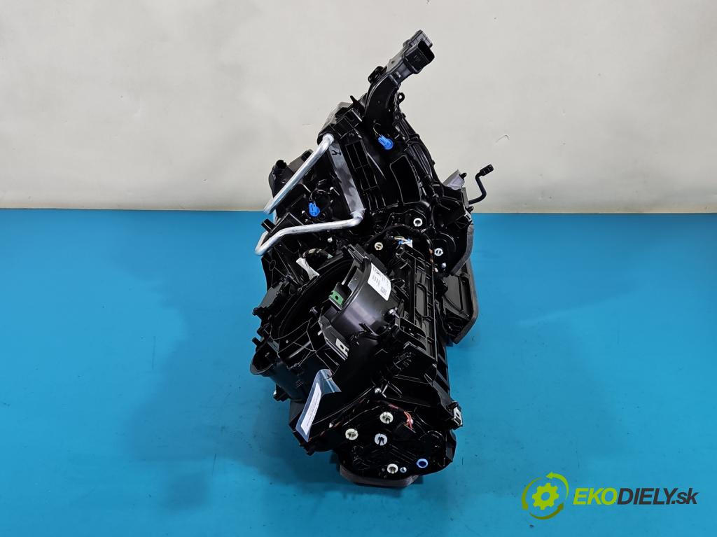 Volvo XC40 2017- 2.0 T B3 163 HP automatic 120 kW 1969 cm3 5- radiator 32296405 (Radiátor kúrenia)