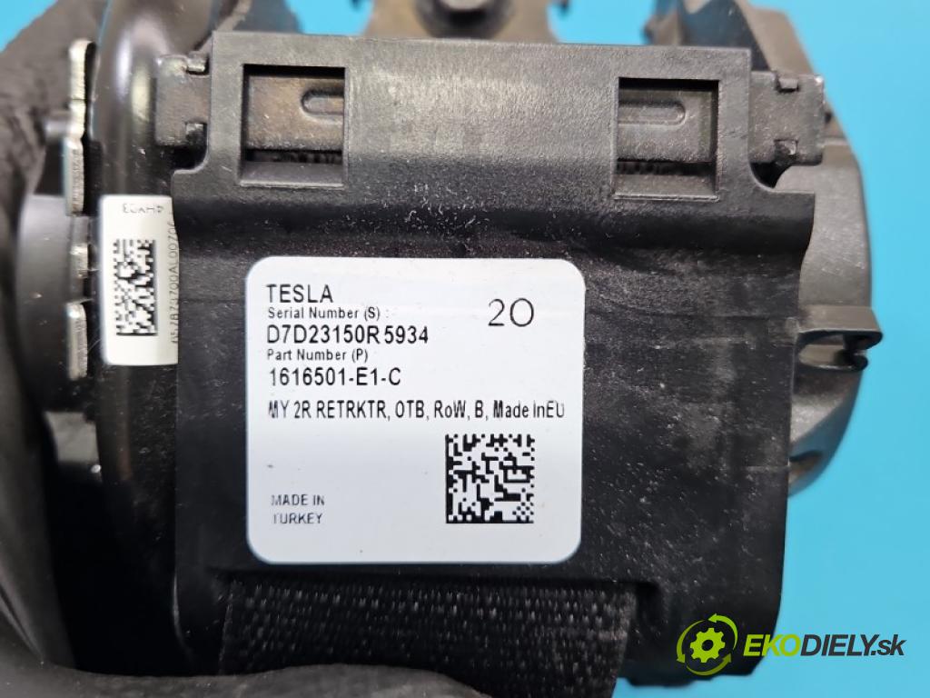 Tesla Model Y 0.0 automatic 378 kW  5- stěna bezpečnost zadní levý 552508200A
